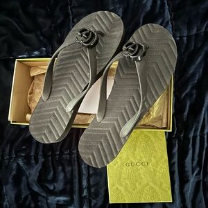 GUCCI GG LOGO FLIP FLOP